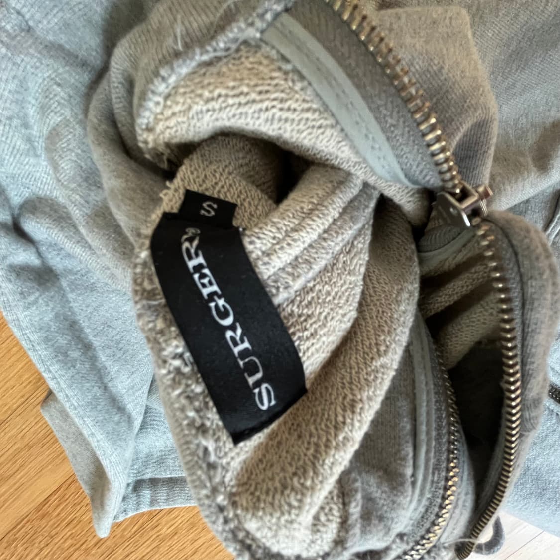 써저리 후드집업 s 새상품 판매 상품이미지5