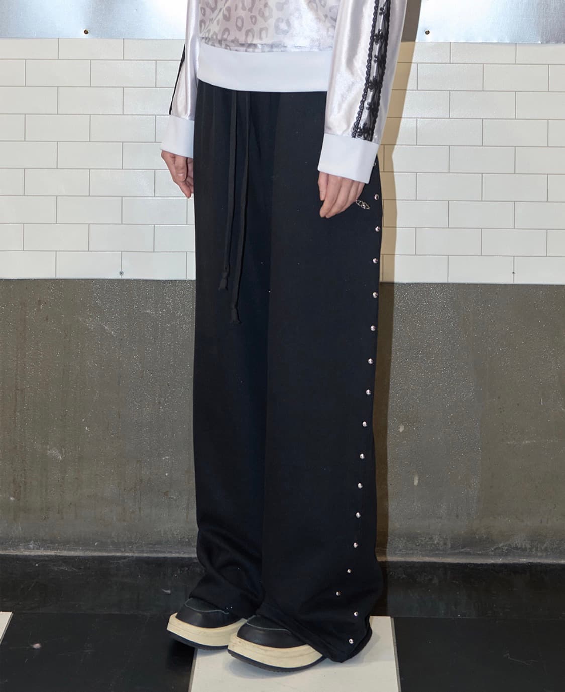 체리퀴리 스터드 트윙클 조거 팬츠 상품이미지1