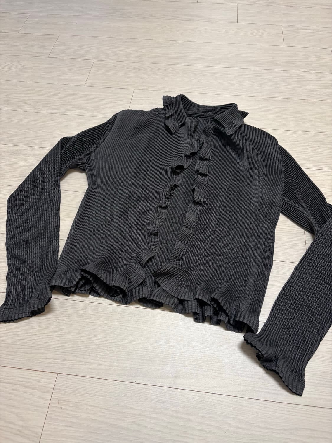 이세미야케 맛 빈티지 플리츠 프릴 가디건 다크 그레이 55사이즈 상품이미지2