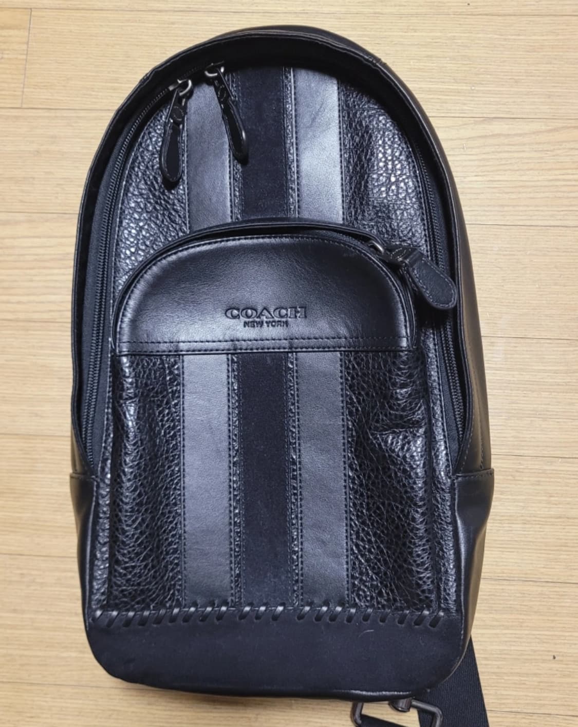 코치 가죽크로스 슬링백 
 상품이미지1