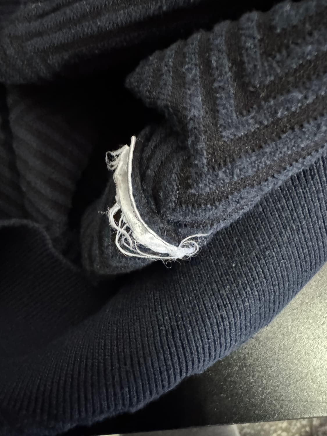 아르마니 익스체인지 미니멀 브이넥 코튼 물결 니트 L ~ XL 네이비 상품이미지3