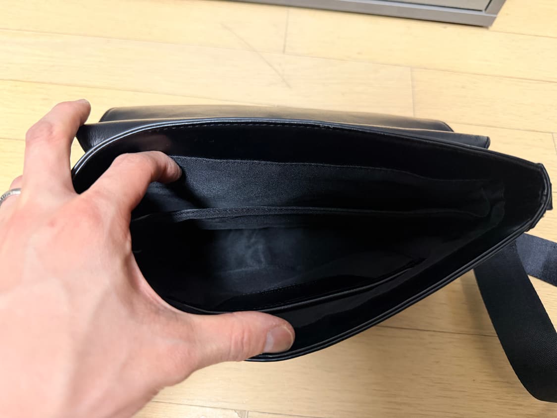 질바이질스튜어트 남성 유스 라인 블랙 크로스백 상품이미지3