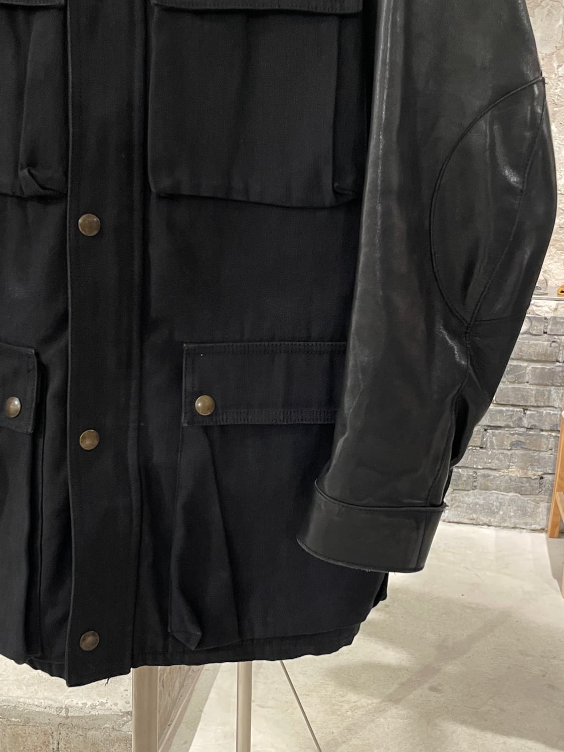 r13 블랙 멀티플 플랩 포켓 레더 슬리브 자켓 상품이미지5