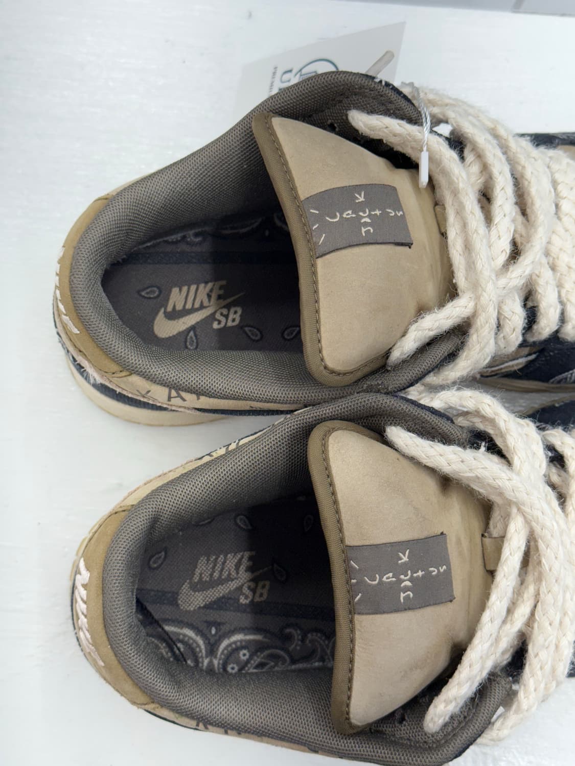 [270] 나이키 X 트래비스 스캇 SB 덩크 로우 상품이미지5