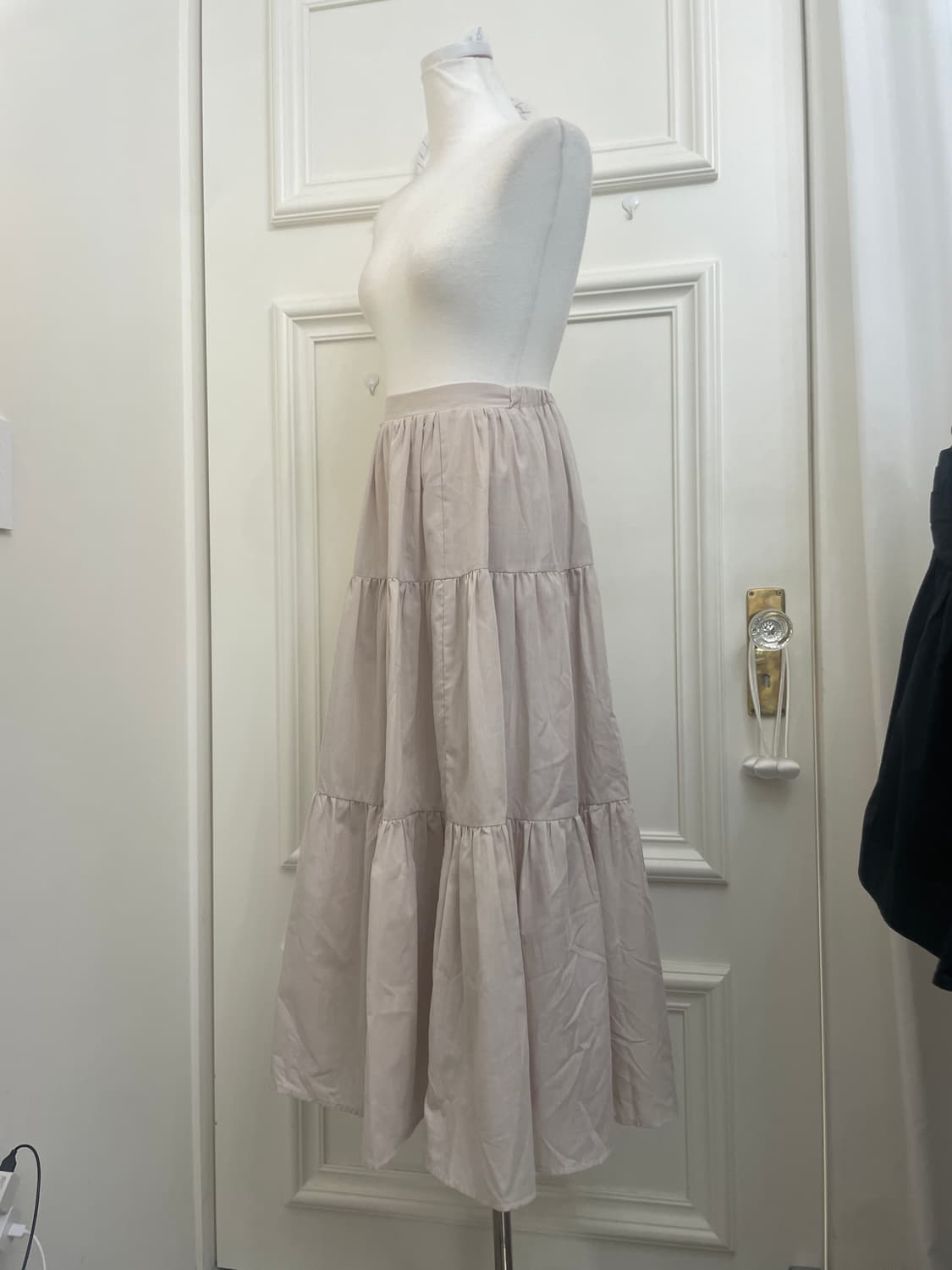 beige back banding tired long skirt 상품이미지2