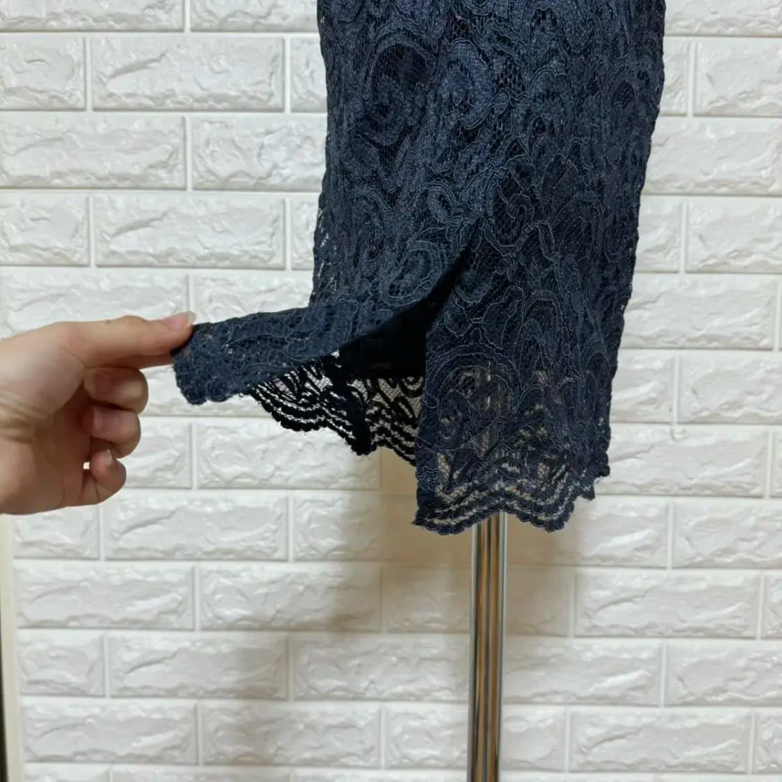 네이비 레이스 미디 스커트 상품이미지3