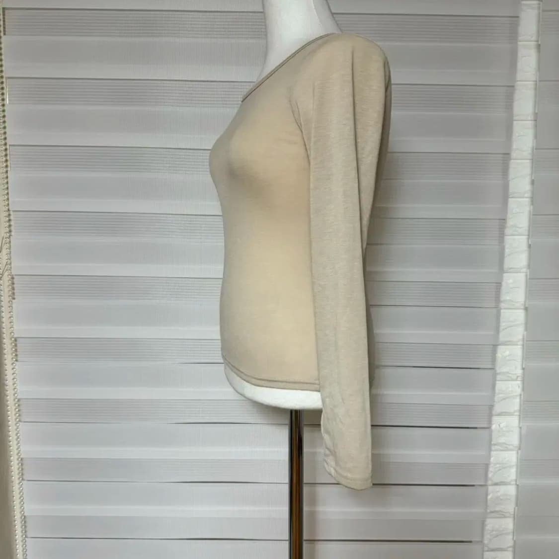이너티 속기모티 베이지색티 기본 라운드넥티 상품이미지2