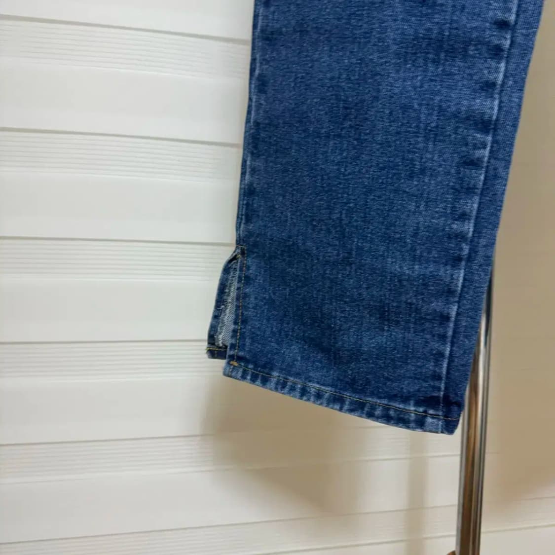 택있음)매그놀리아 사선 투버튼 트임 와이드 롱 청바지 s 상품이미지3