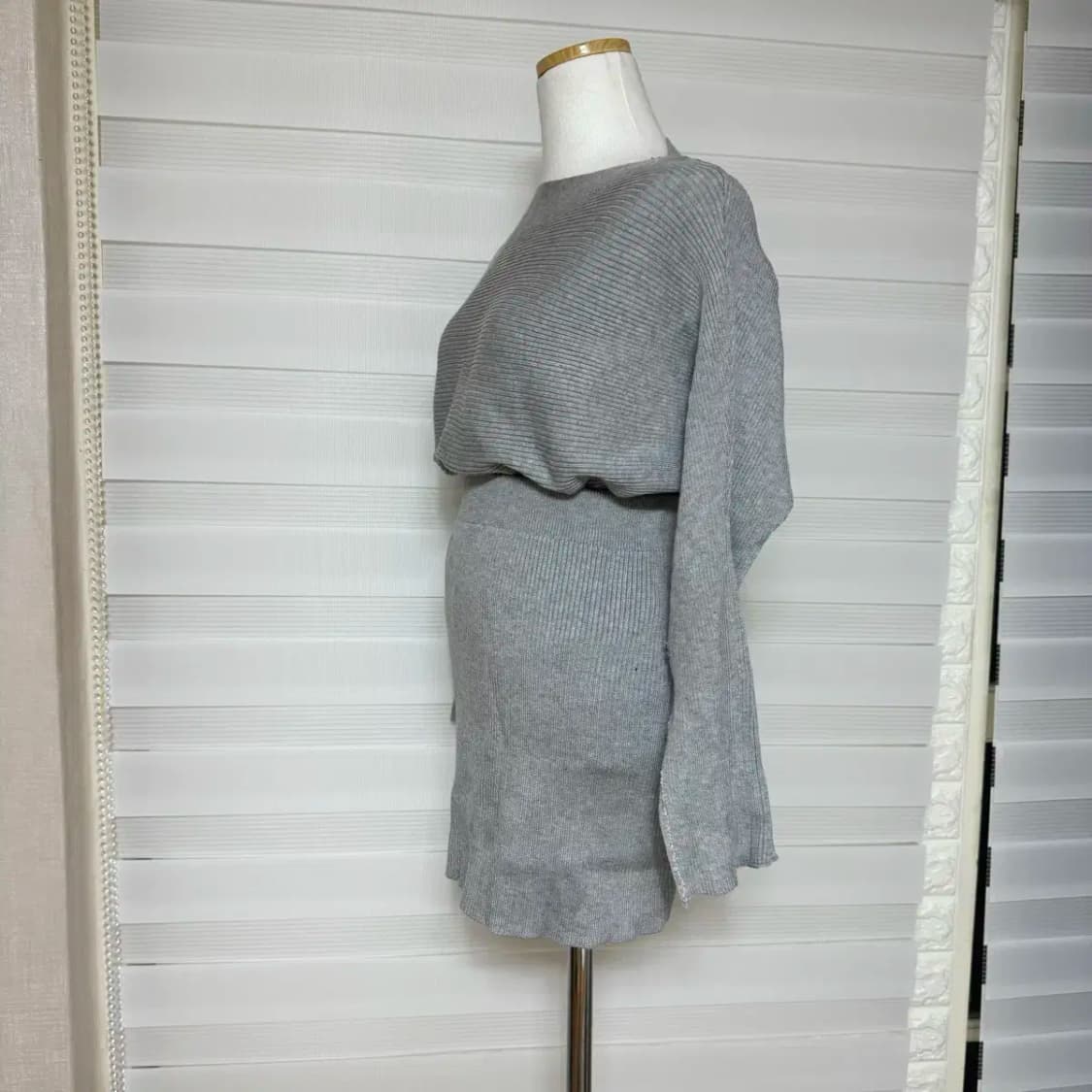 골지 투피스(입술넥 가오리핏 티셔츠+h라인 미니 스커트) 블랙 그레이 상품이미지5