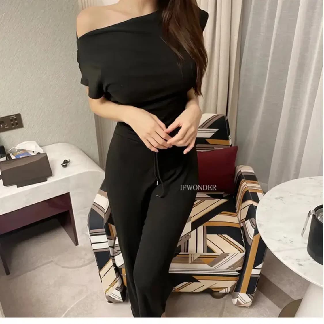 트레이닝 세트 언발 드레이핑 오프숄더 원숄더 티셔츠+밴딩 바지 상품이미지4