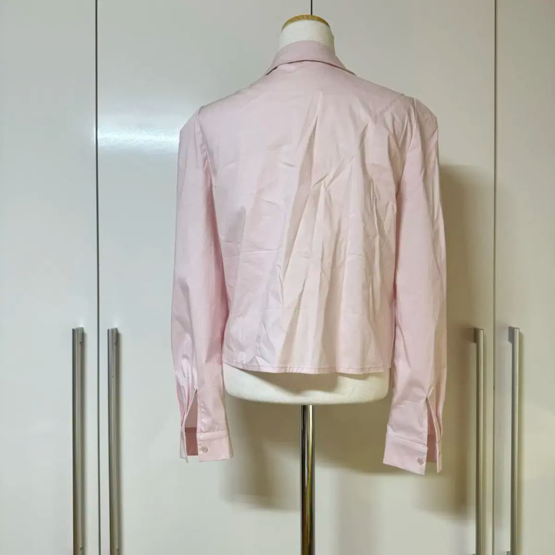 오버핏 퍼프 카라 긴팔 블라우스 연핑크 딸기우유색 상품이미지4