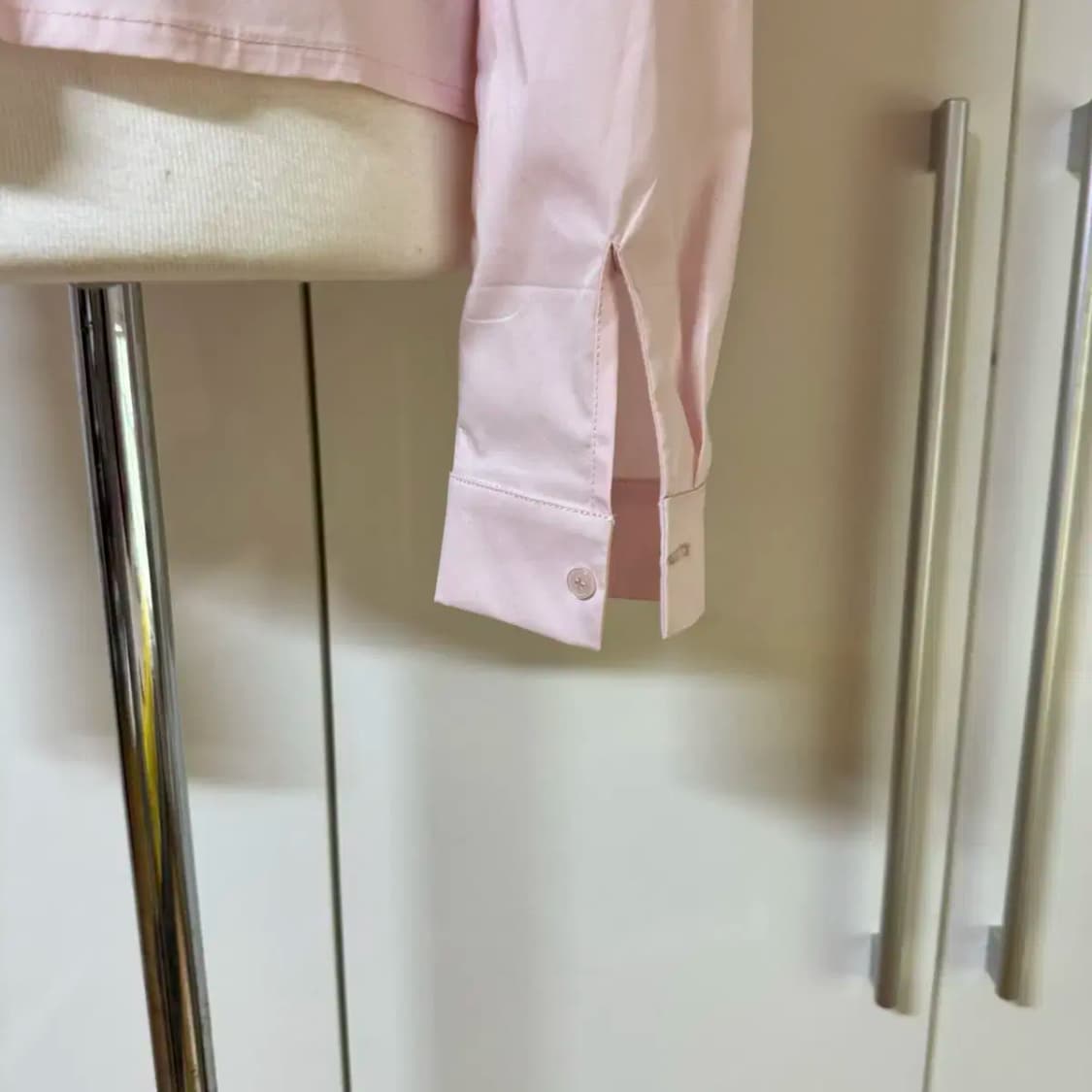 오버핏 퍼프 카라 긴팔 블라우스 연핑크 딸기우유색 상품이미지5