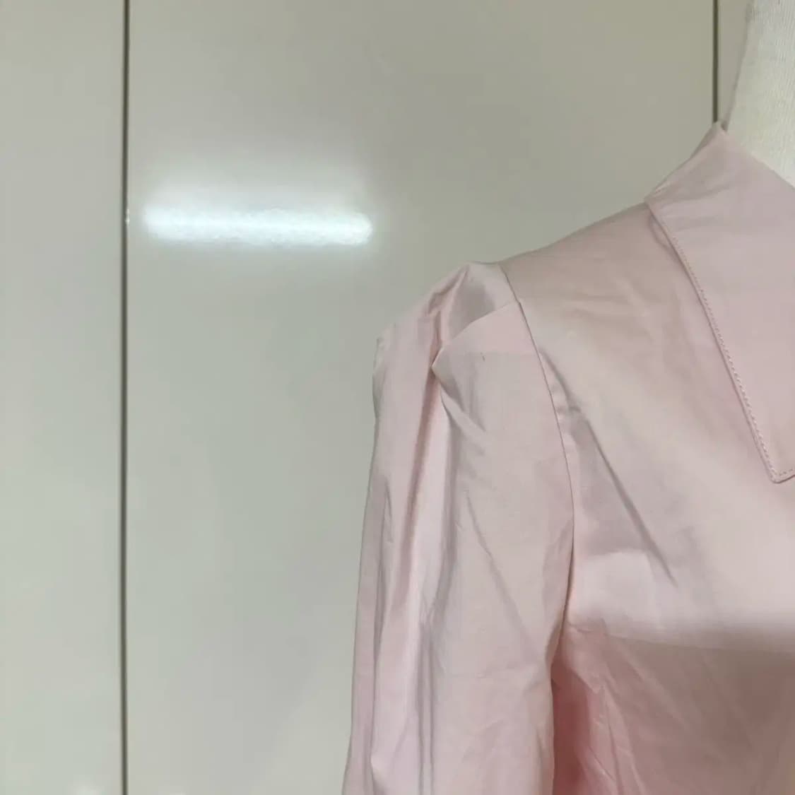 오버핏 퍼프 카라 긴팔 블라우스 연핑크 딸기우유색 상품이미지6