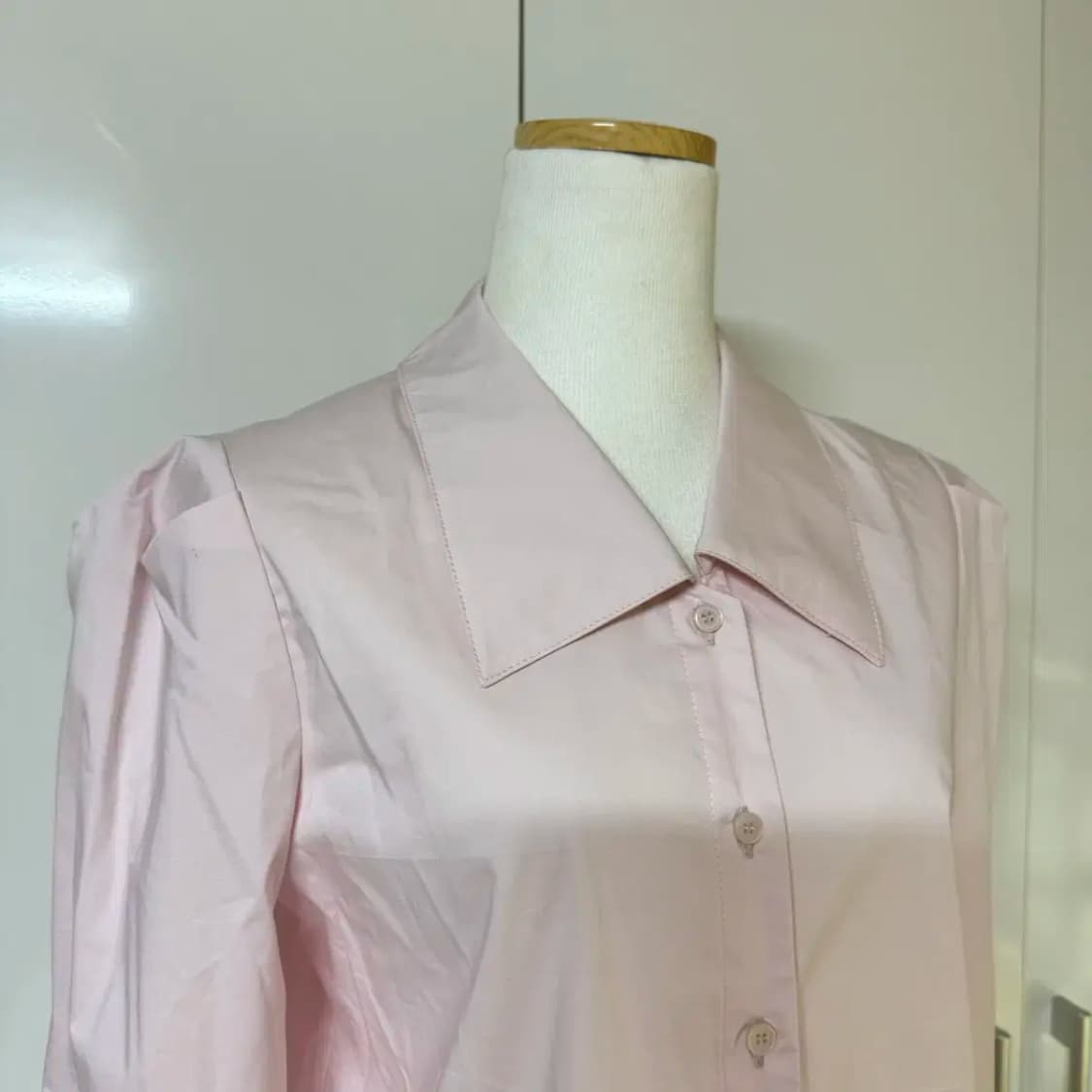 오버핏 퍼프 카라 긴팔 블라우스 연핑크 딸기우유색 상품이미지7