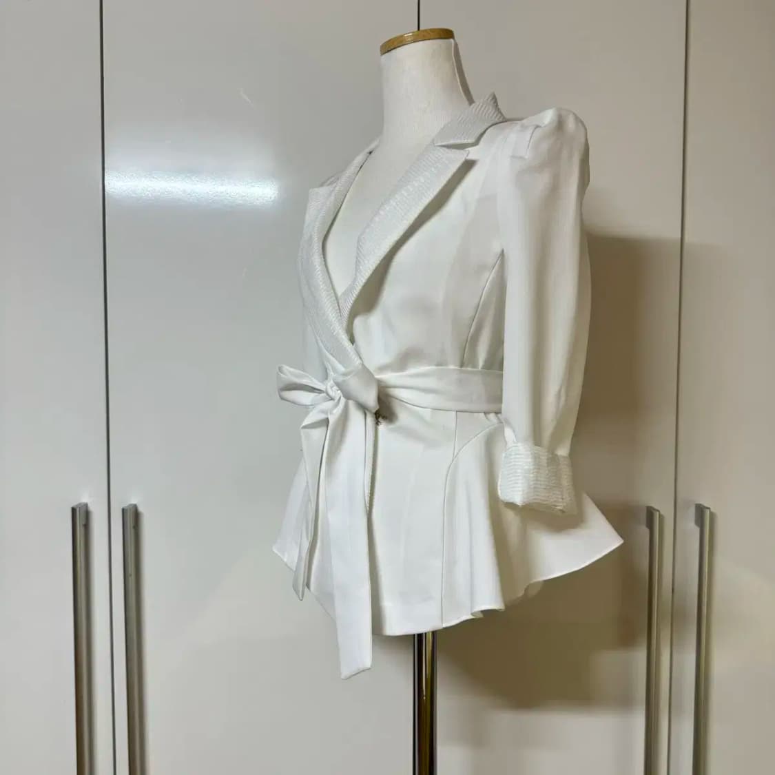 퍼프 7부 소매 벨트 카라 화이트 a라인 자켓 상품이미지2