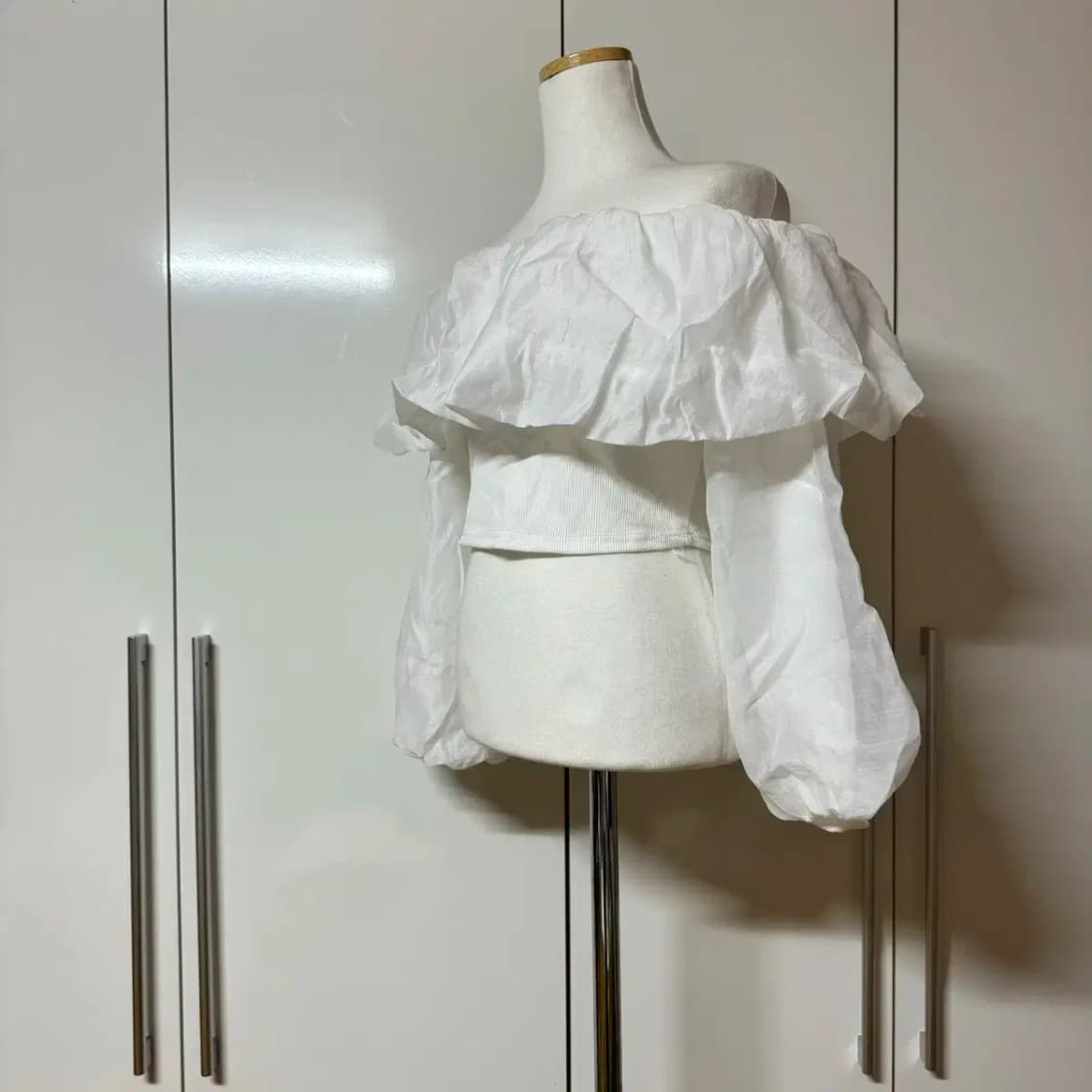 프릴 셔링 오프숄더 크롭 골지 긴팔티 상품이미지2