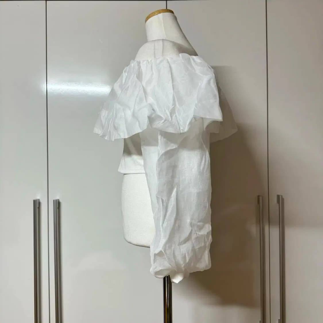 프릴 셔링 오프숄더 크롭 골지 긴팔티 상품이미지3