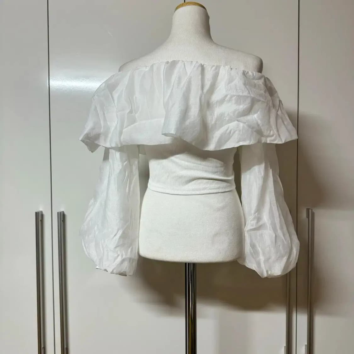 프릴 셔링 오프숄더 크롭 골지 긴팔티 상품이미지4