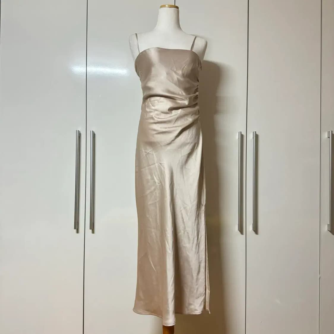 새틴 나시 셔링 롱 트임 슬립 원피스 상품이미지1