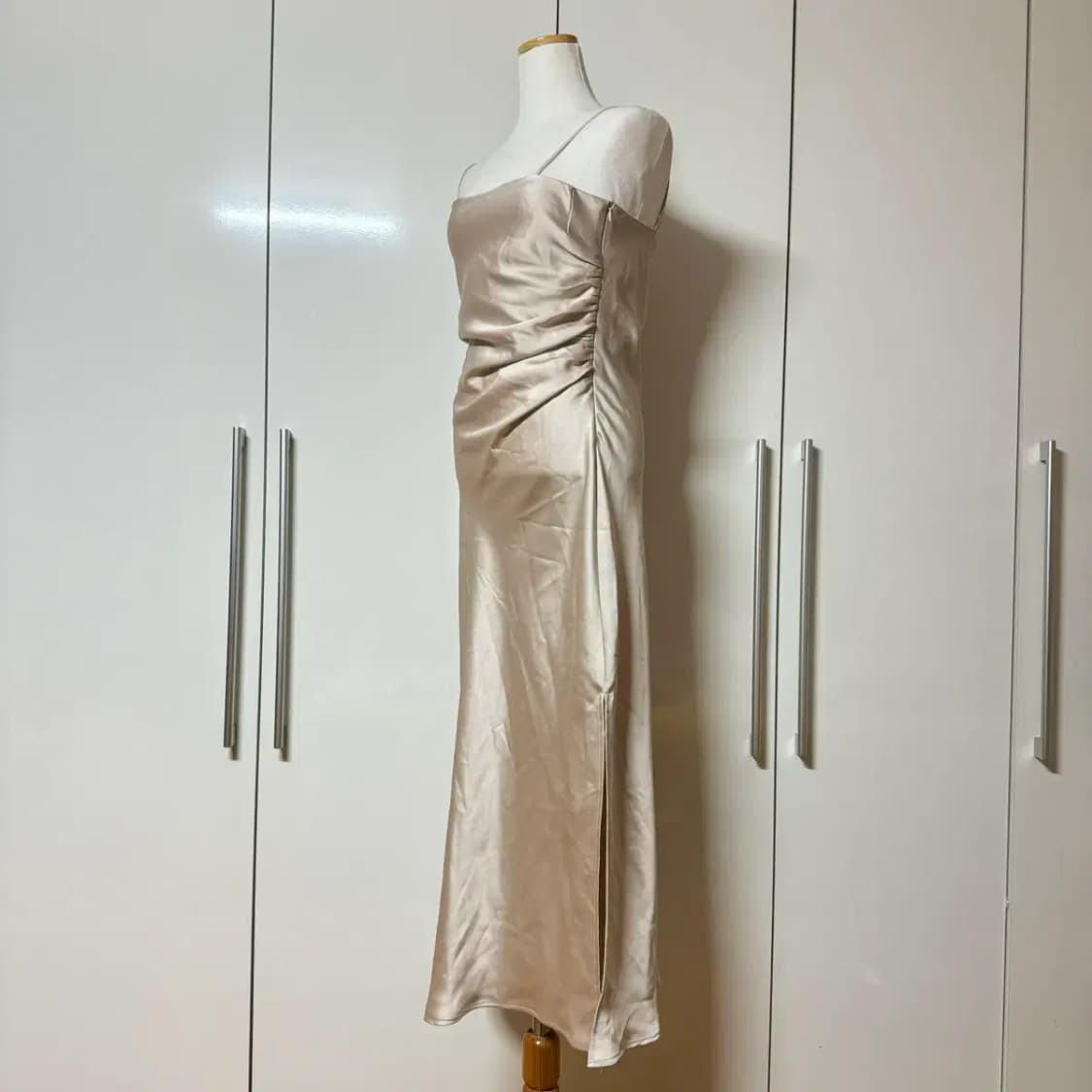 새틴 나시 셔링 롱 트임 슬립 원피스 상품이미지3