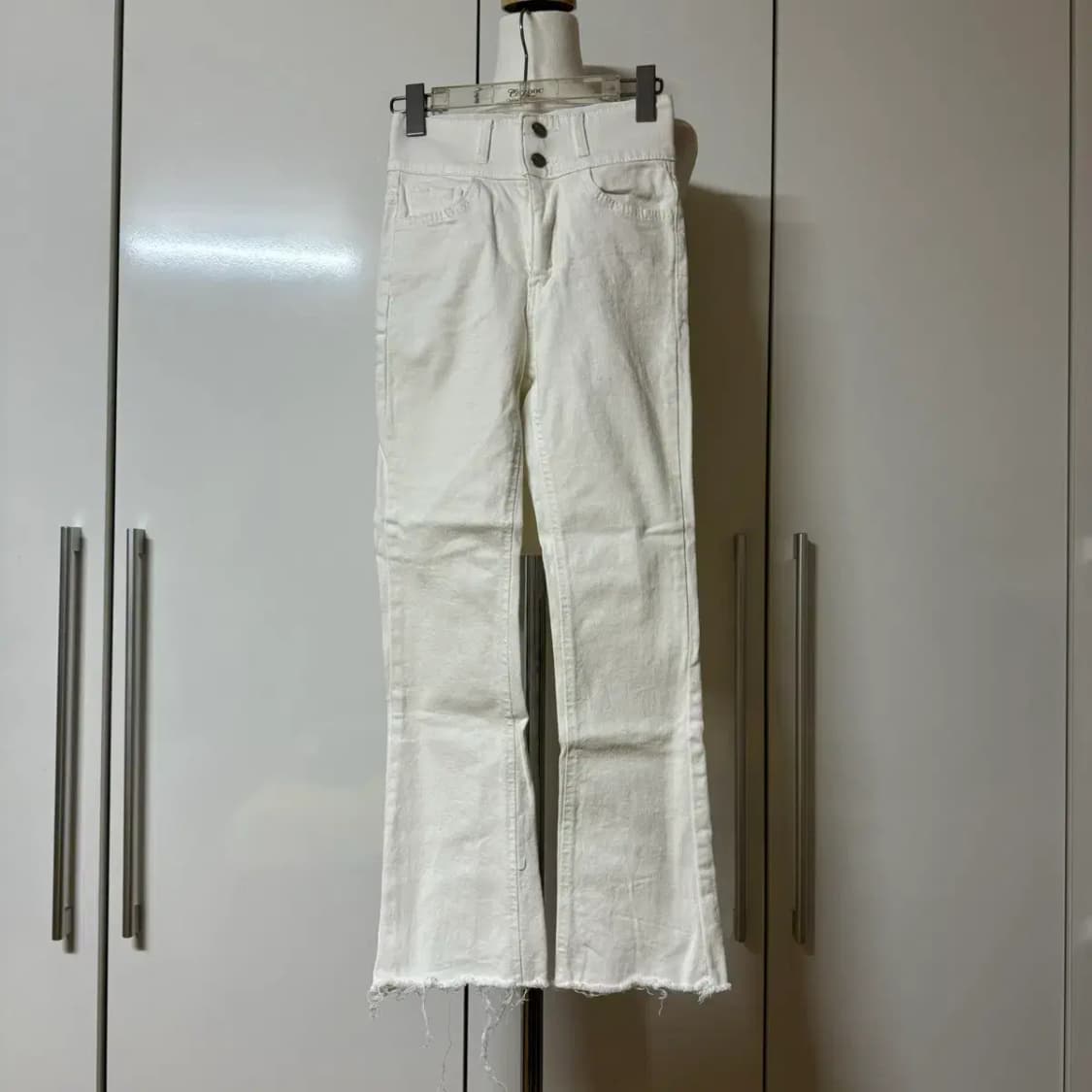 밴딩 투버튼 부츠컷 화이트 데님 팬츠 s 상품이미지1