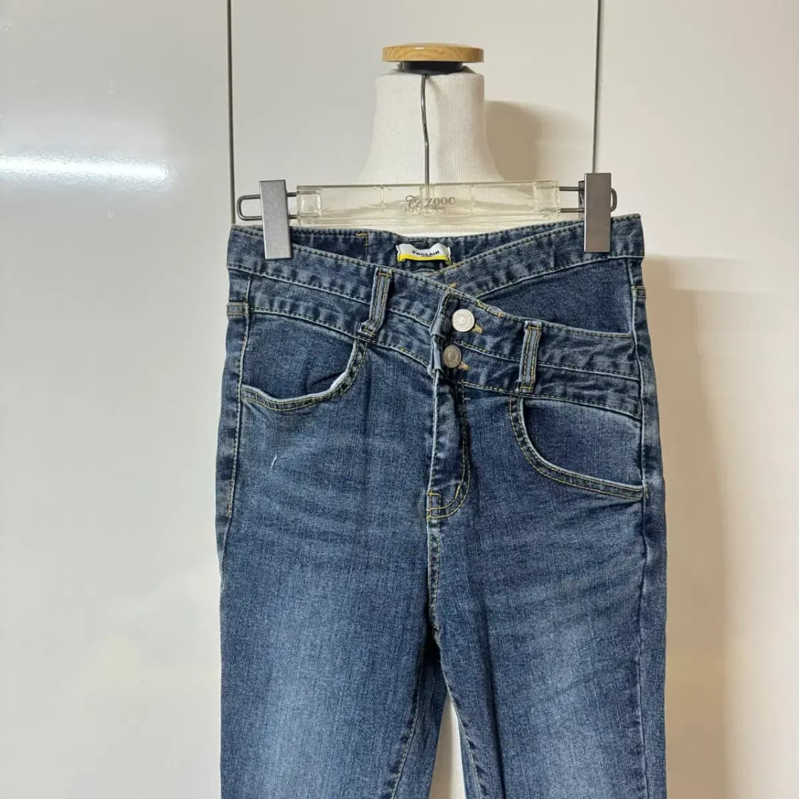 에이블리 사선 언발 투버튼 스키니진 s 상품이미지2