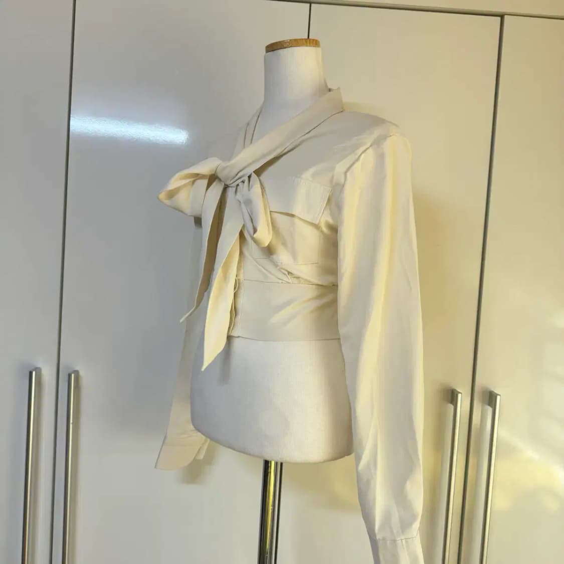 리본 크롭 허리쏙 블라우스 아이보리 상품이미지2