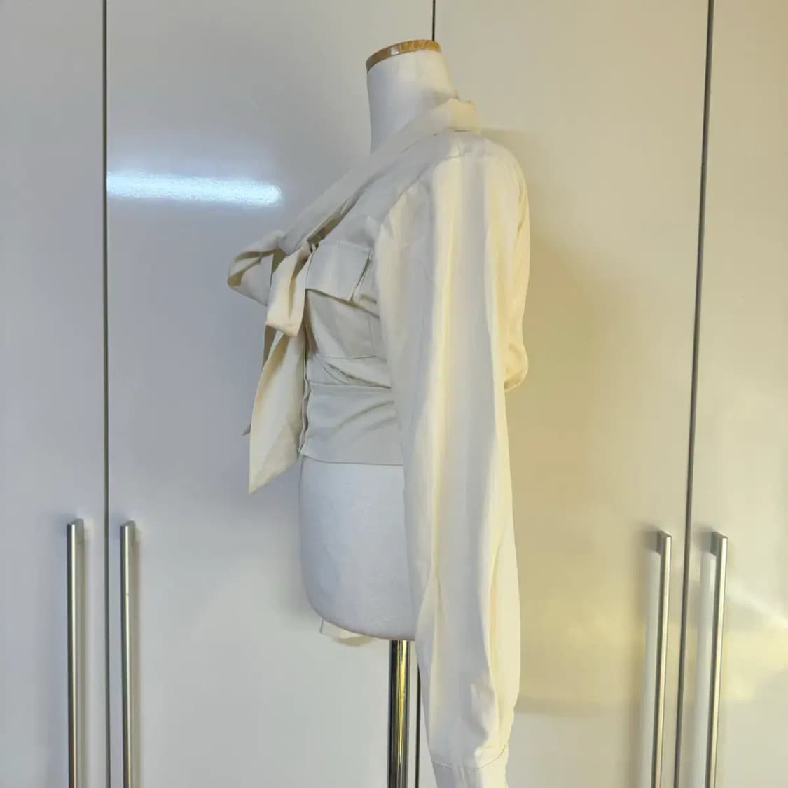 리본 크롭 허리쏙 블라우스 아이보리 상품이미지3