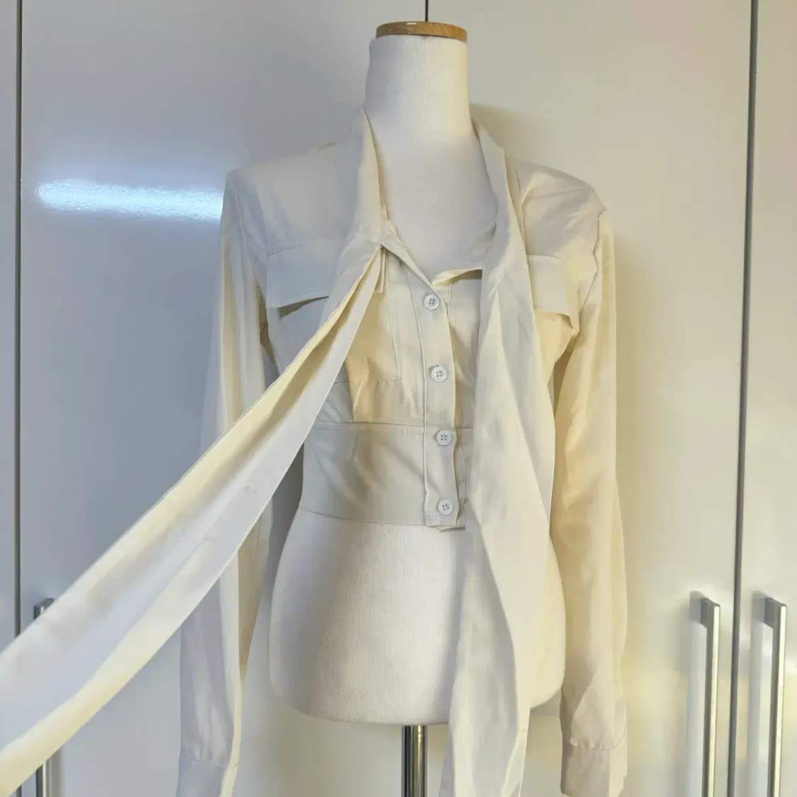 리본 크롭 허리쏙 블라우스 아이보리 상품이미지5