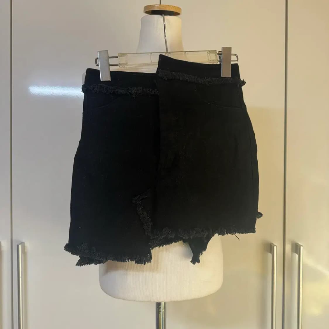 블랙 데님 흑청 수술 치마바지 스커트s 상품이미지1