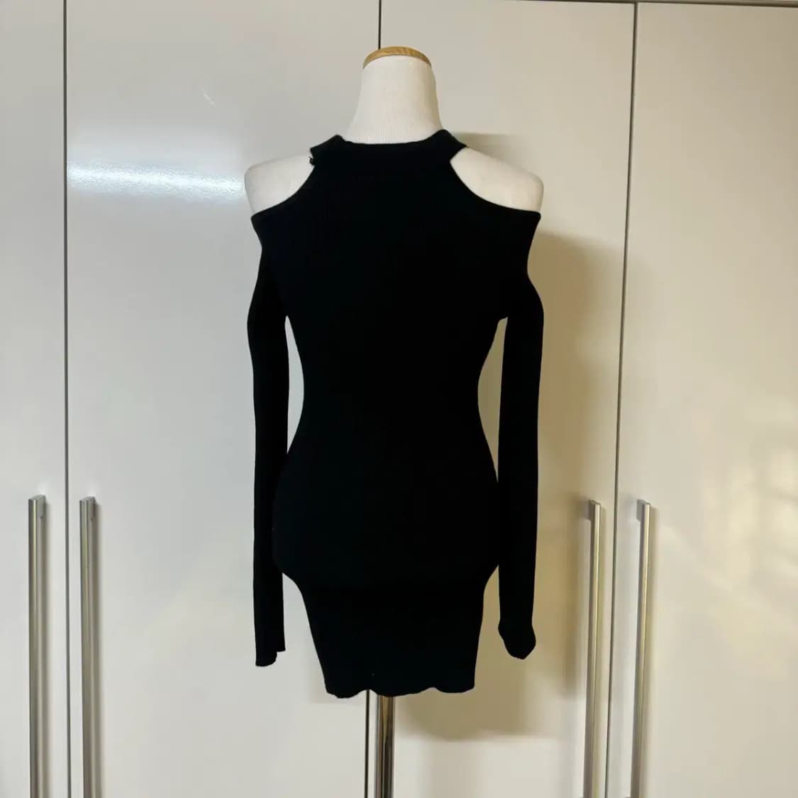 어깨 트임 홀터넥 골지 롱 검정 기본티 상품이미지3