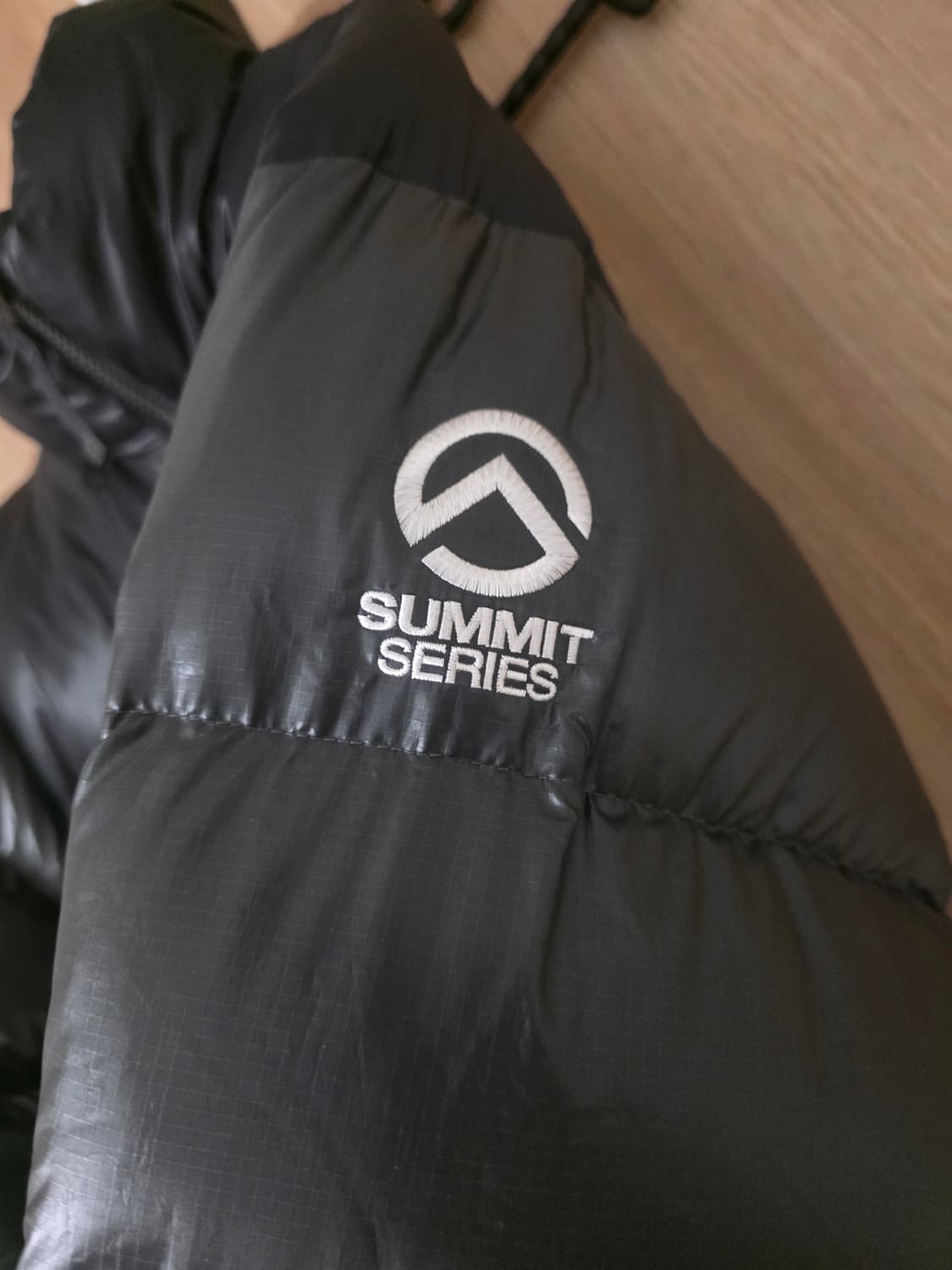 퀀텀눕시 2024 실버그레이 100(L) 팝니다. 상품이미지5