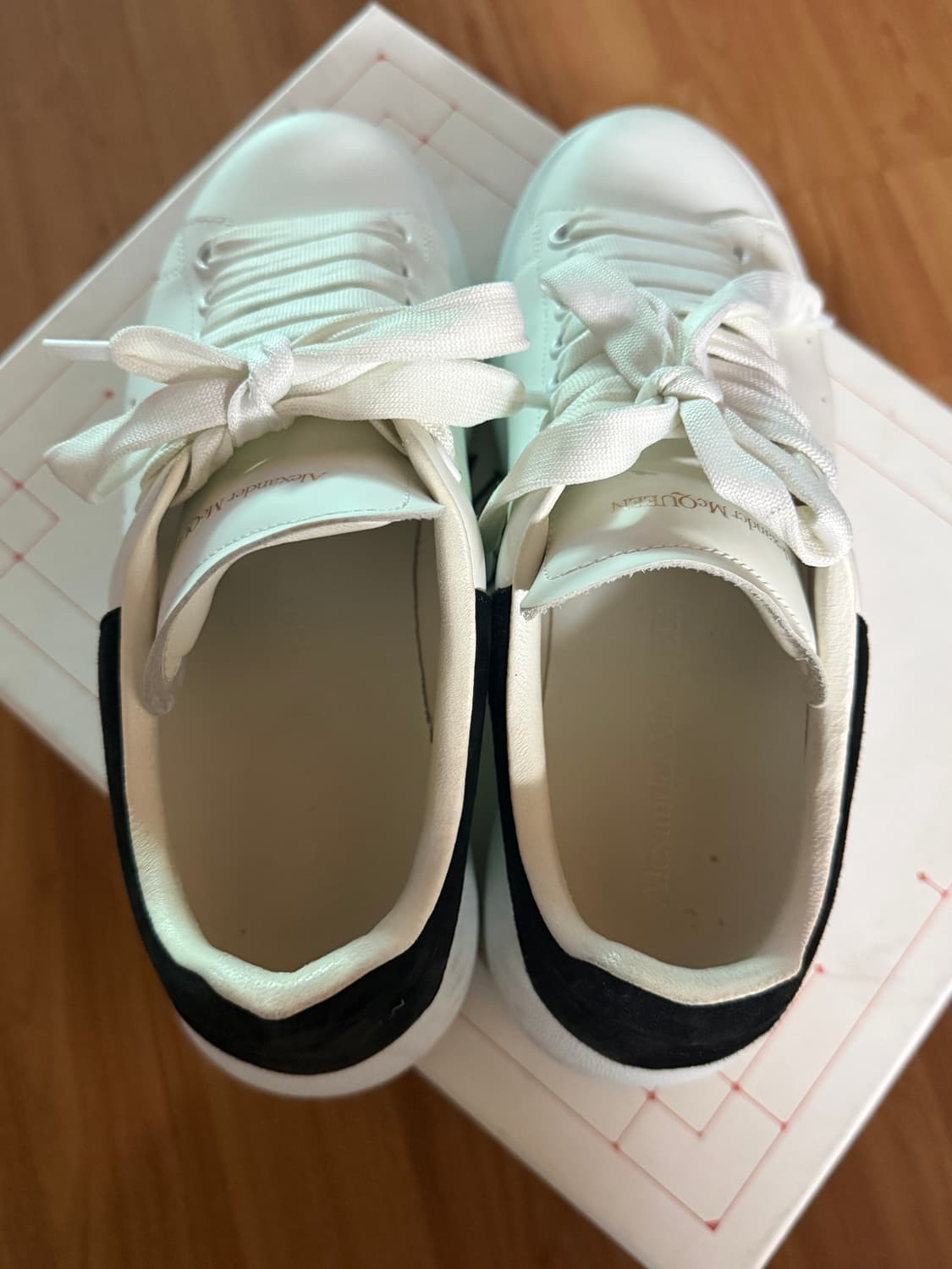 알렉산더맥퀸 오버솔 흰/검 스웨이드 37size 상품이미지4