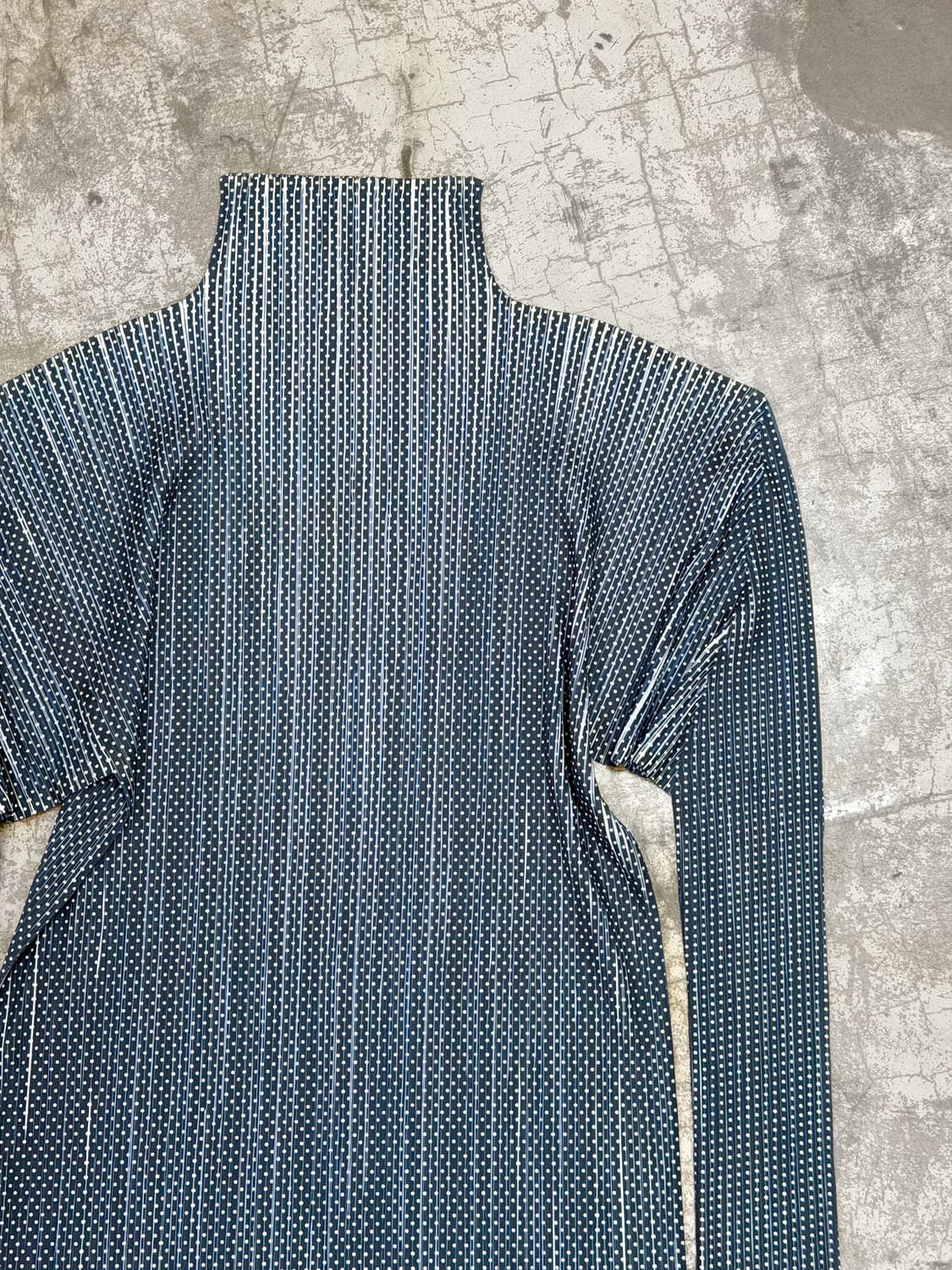 플리츠플리즈 도트 하이넥 플리츠 탑 상품이미지2