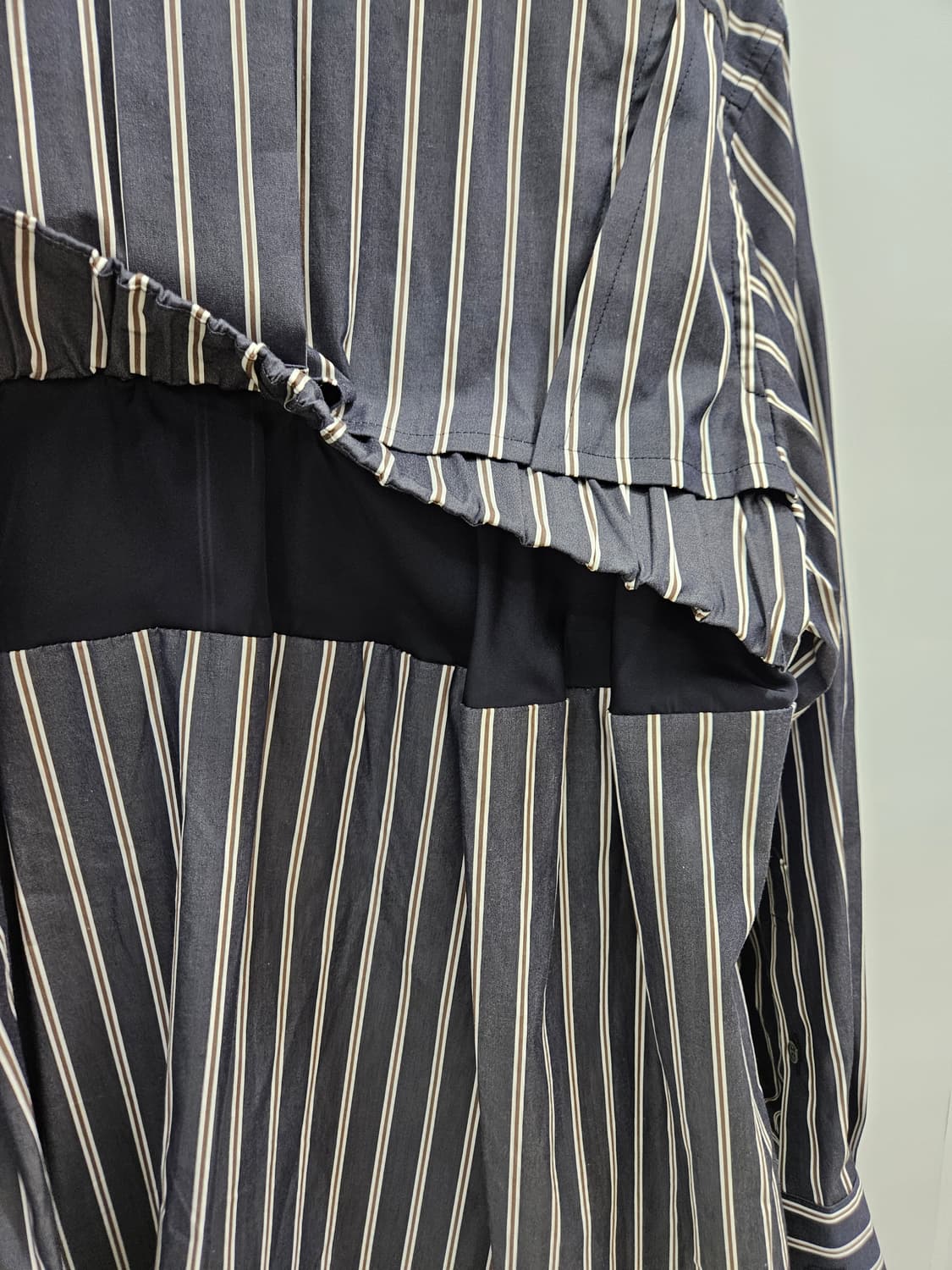 사카이 스트라이프 디테일 셔츠 상품이미지3