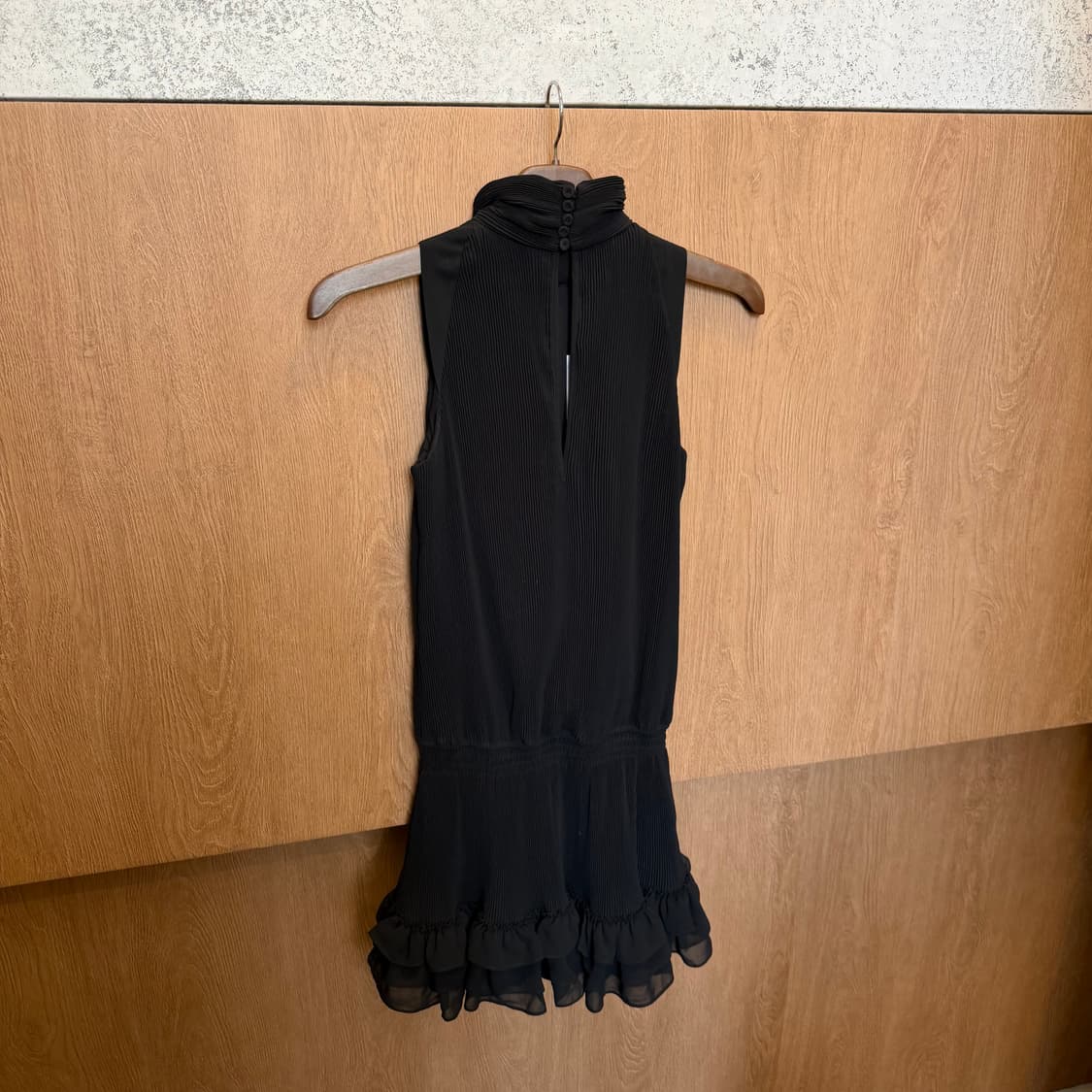 빈티지 하이넥 플리츠 슬리브리스 원피스 백 버튼 러플 레이어드 블랙 상품이미지2