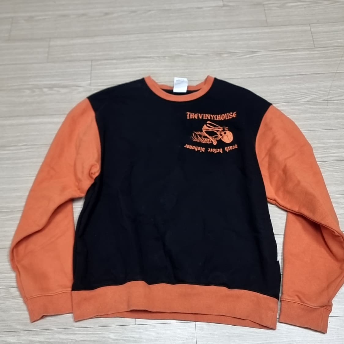 THEVINYLCHOUSE 블랙/오렌지 맨투맨 티셔츠(m) 상품이미지1