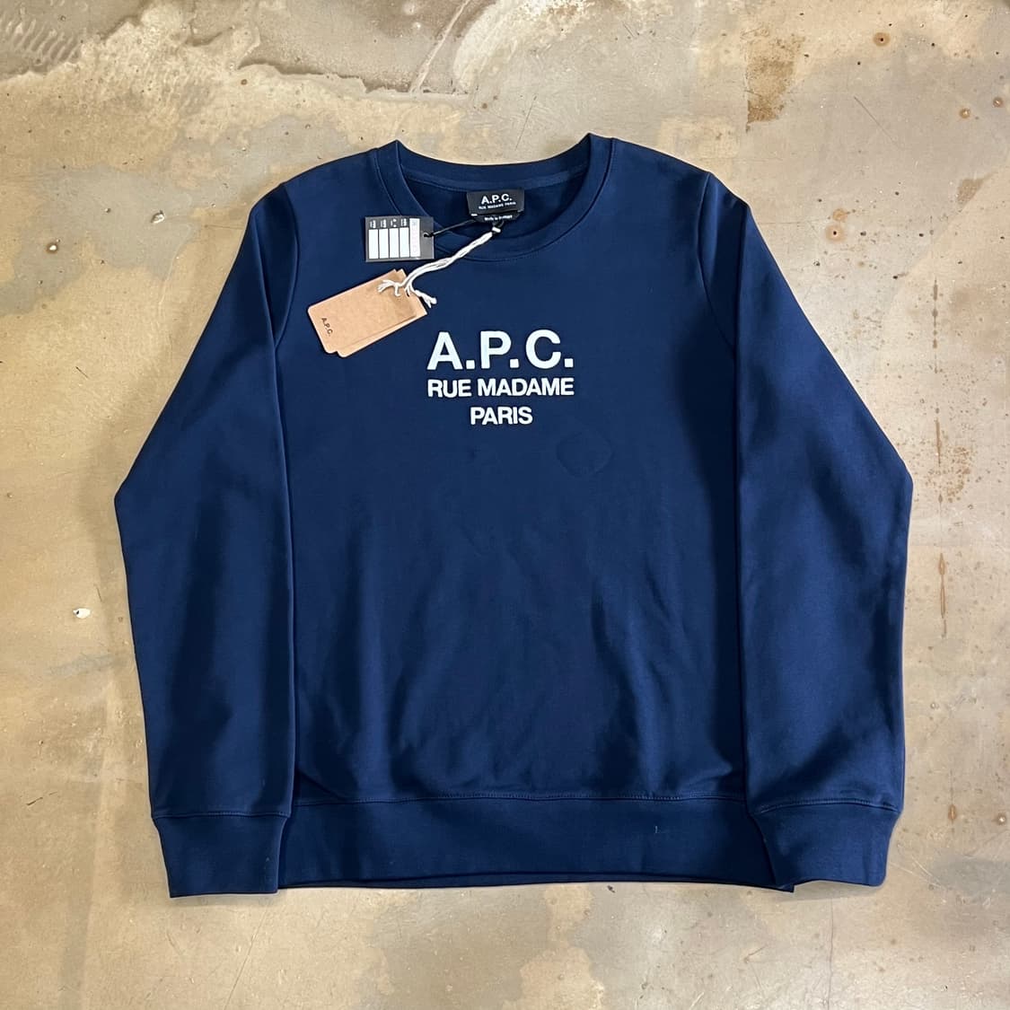 L 새상품 아페쎄 네이비 빅로고 맨투맨 상품이미지2