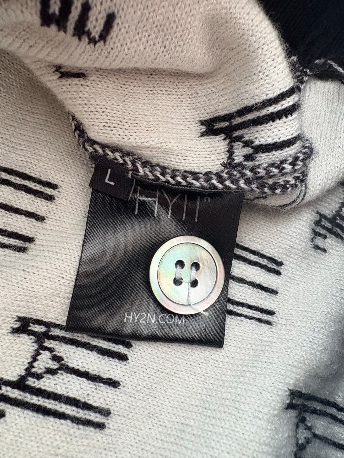 하이투 모노그램 자가드 가디건 블랙 상품이미지4