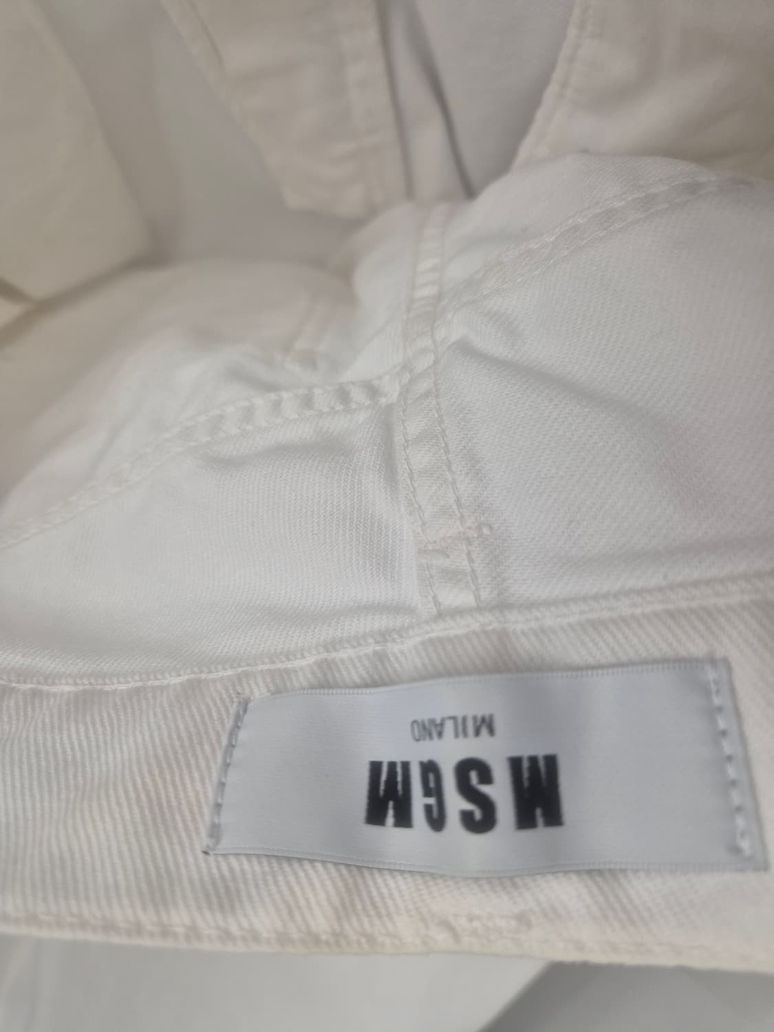 MSGM 밀라노 화이트 데님 반바지예요
사이즈는 52 상품이미지5