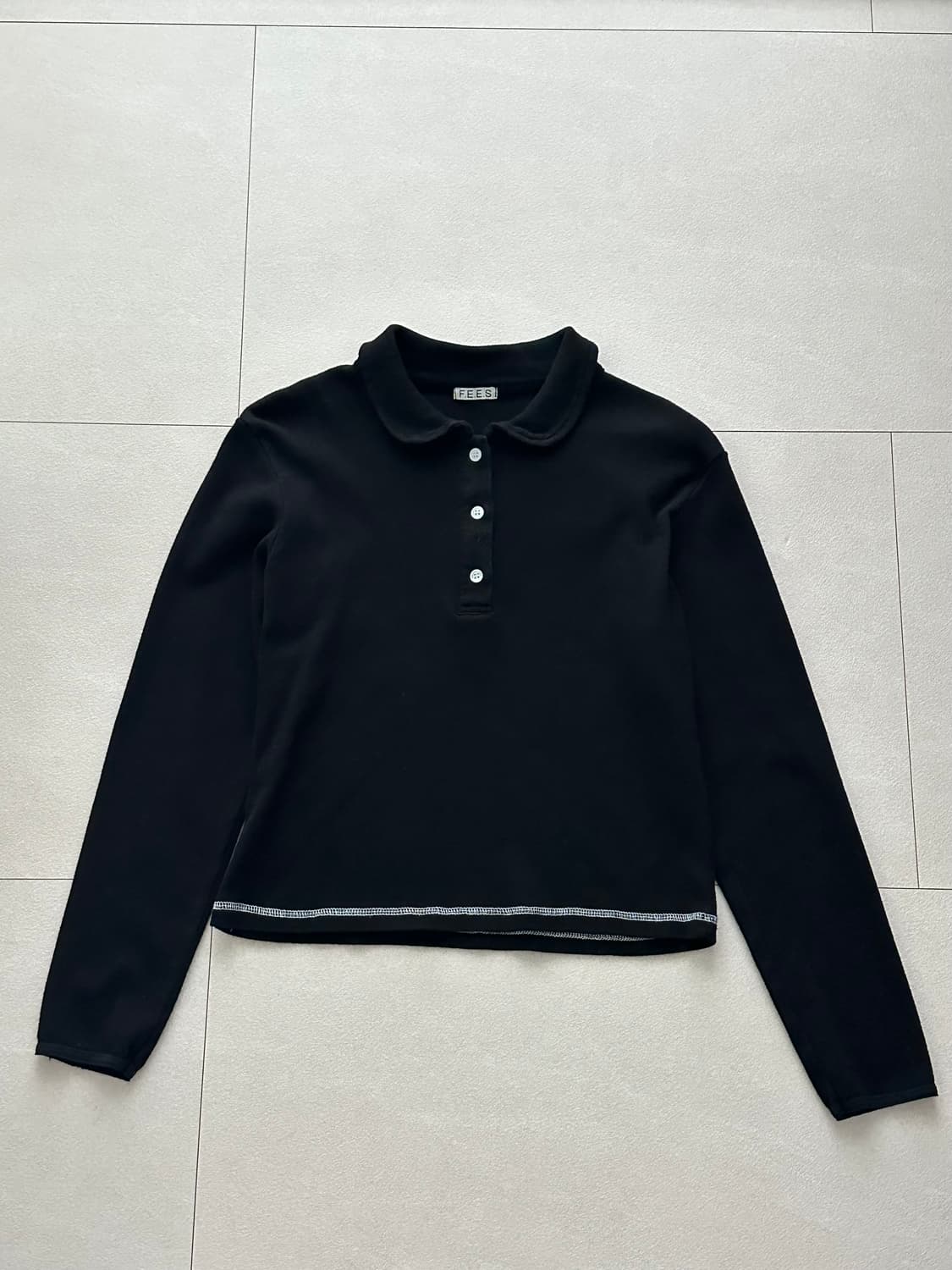 샵페어리 F.E.E.S 아일렛 라운드 카라 블라우스 블랙 상품이미지3