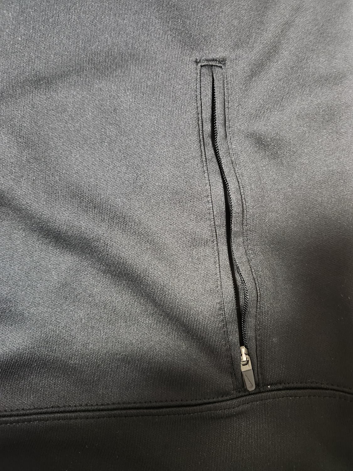 나이키 집업 저지 트랙탑 사이즈105(xl)

지퍼고무 파손(사진참조)
 상품이미지7