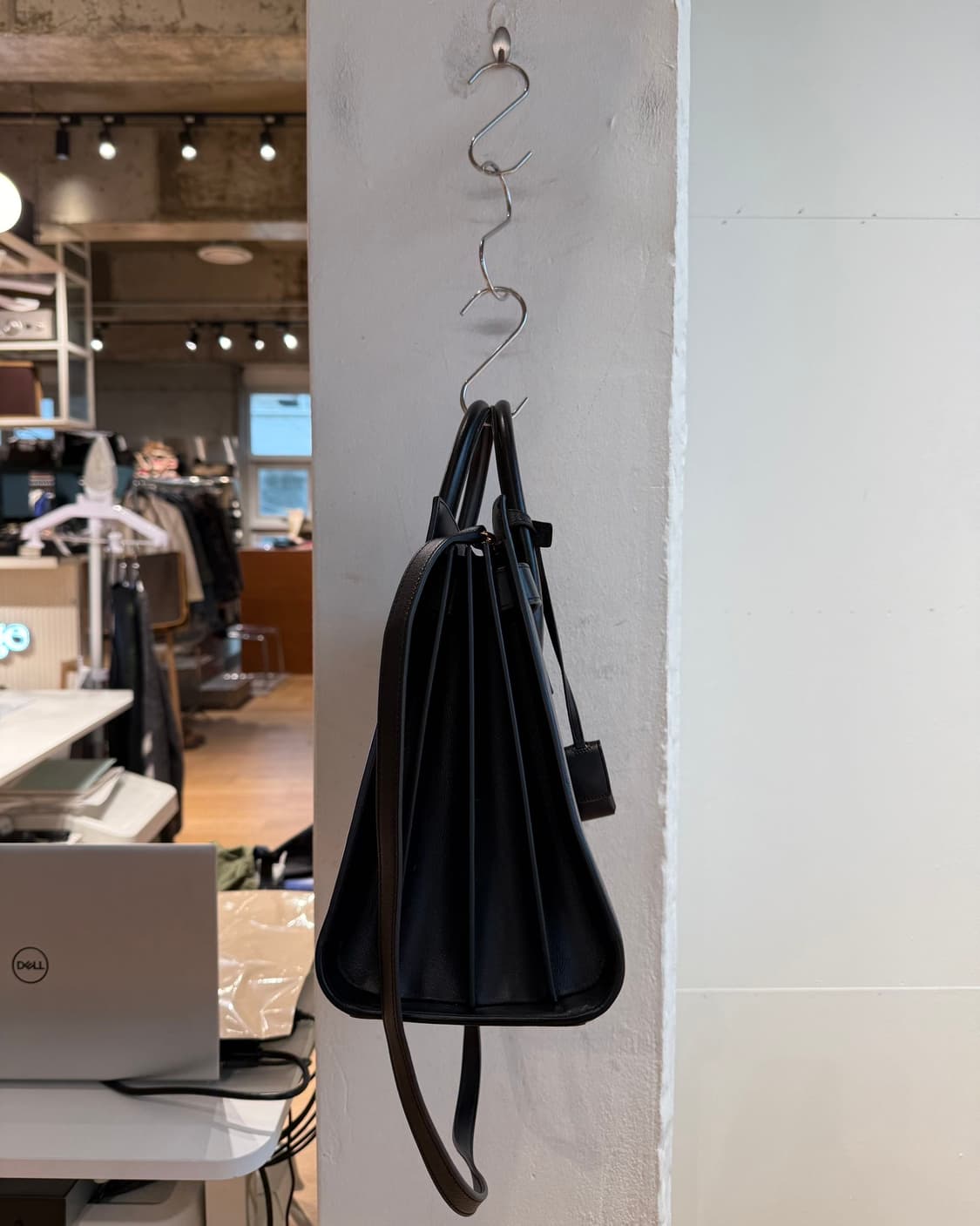 생로랑 블랙 삭 드 주르 블랙 레더 토트백 상품이미지3