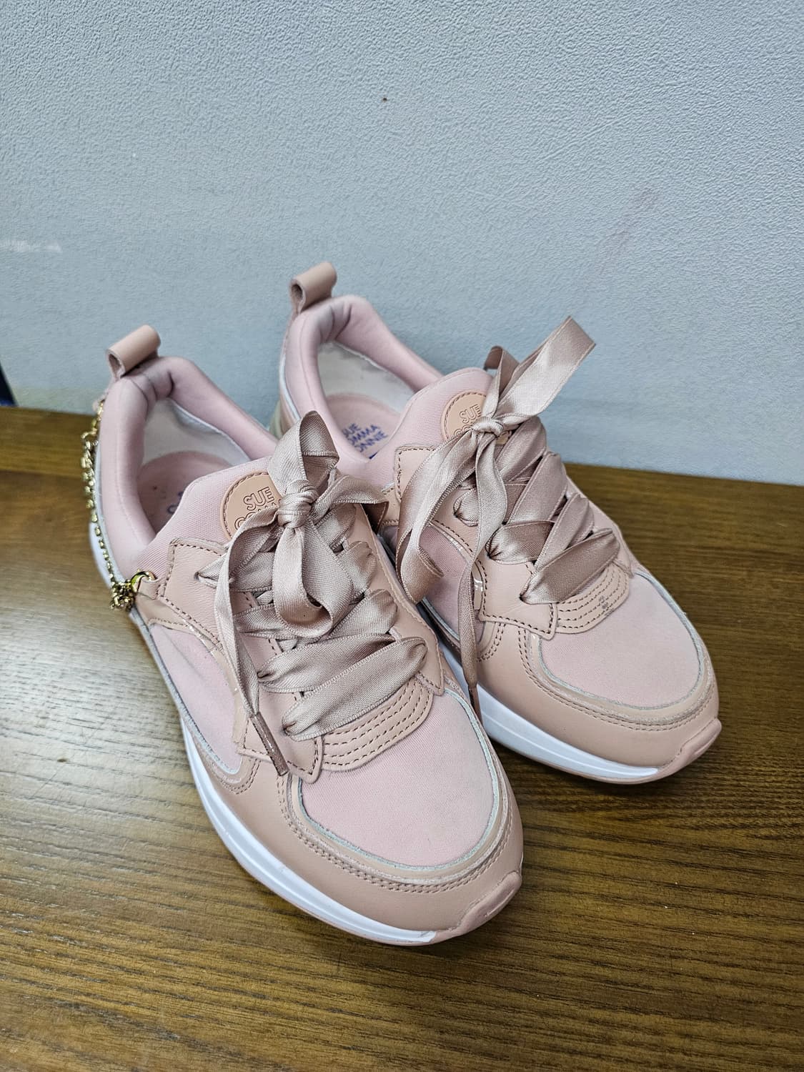 슈콤마보니 체인 리본 스니커즈 상품이미지3