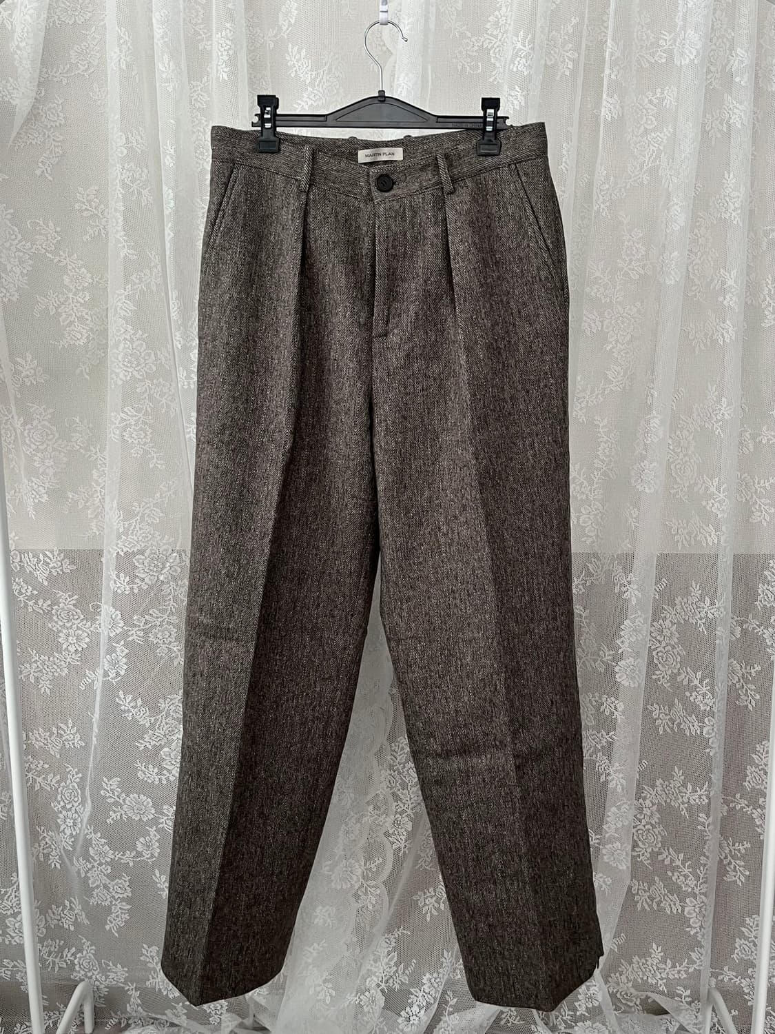 48) 마틴플랜 원턱 울 슬랙스 브라운 상품이미지1