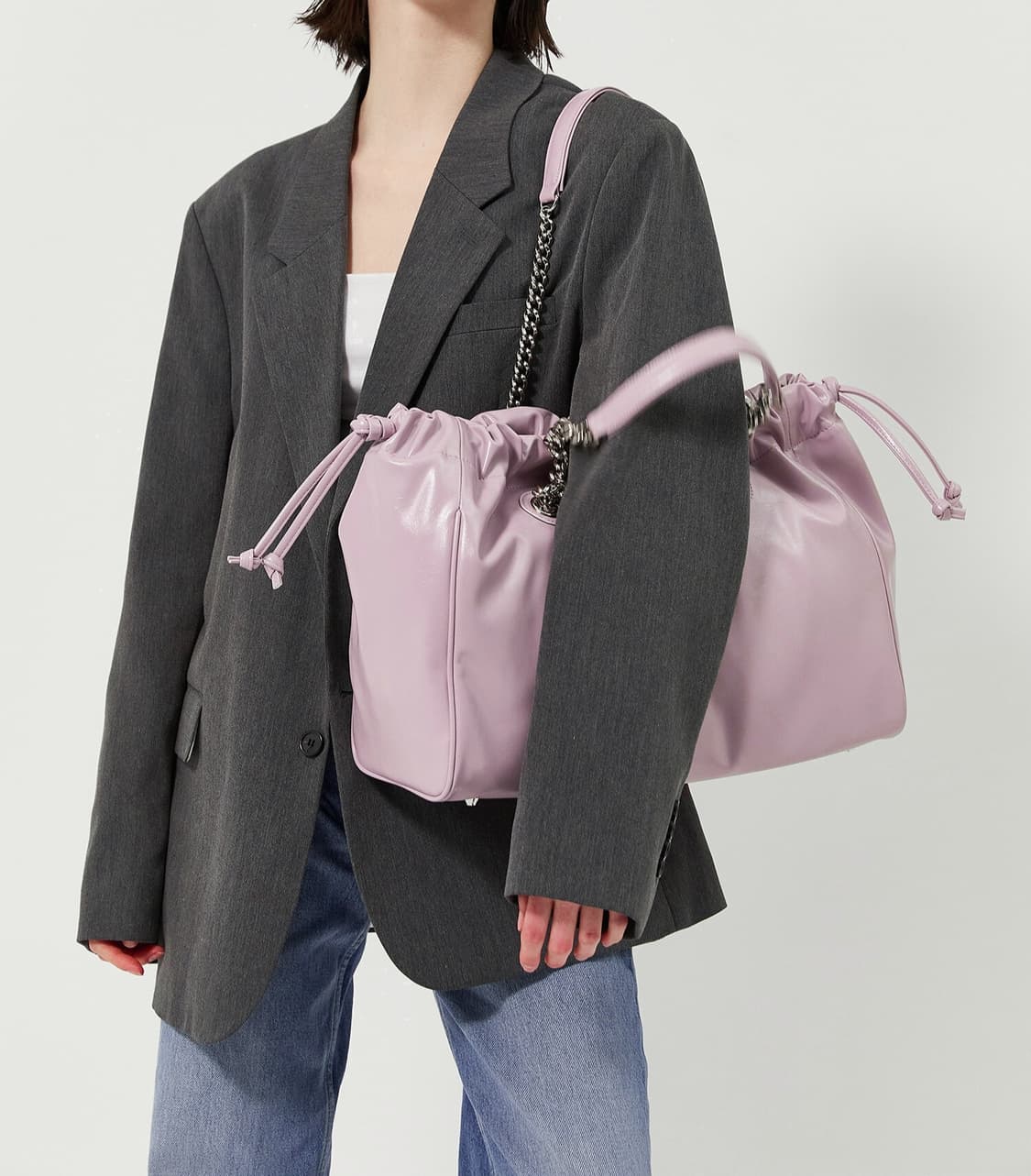 새상품) 배드지지 CH. SQUARE TRAWSTRING BAG 스퀘어백 상품이미지5