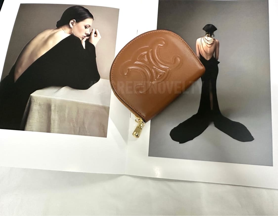 셀린느 트리옹페 반달 카드지갑 브라운 무료배송 상품이미지2