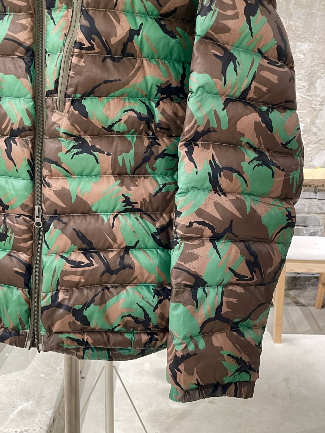 컬럼비아 카모플라쥬 구스 다운 투 웨이 후디 경량 패딩 상품이미지5