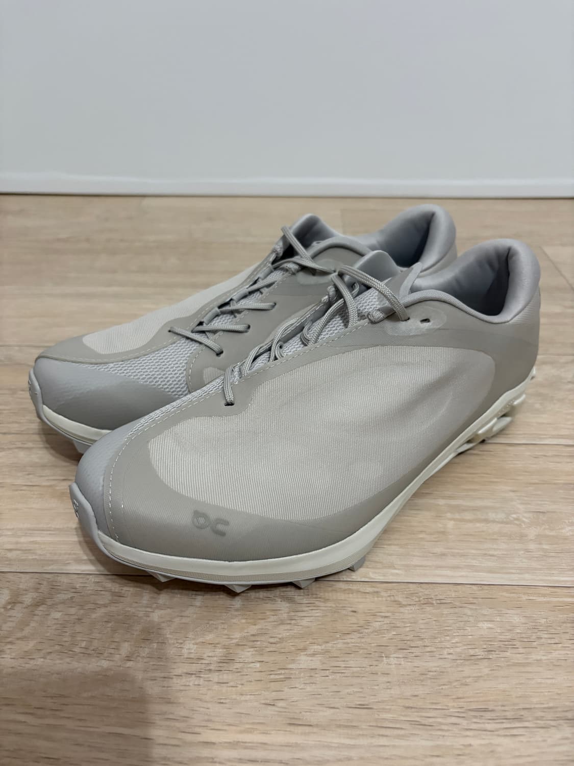 온 러닝 X 파프 / 클라우드벤쳐 피크 아이스 문 / 270 상품이미지1