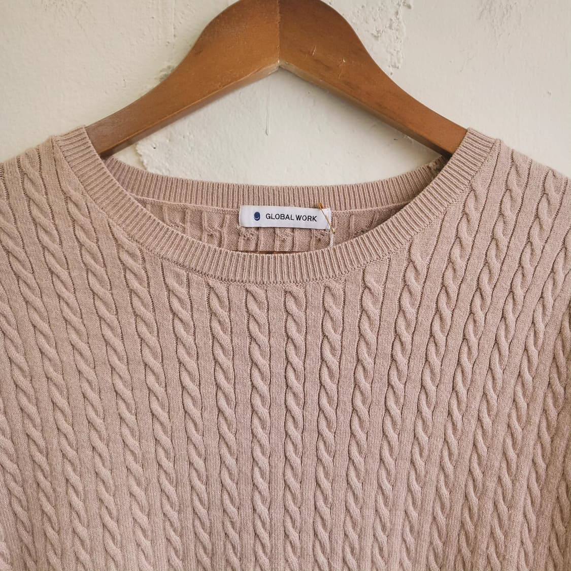 Global work 핑크베이지 케이블 니트 상품이미지3